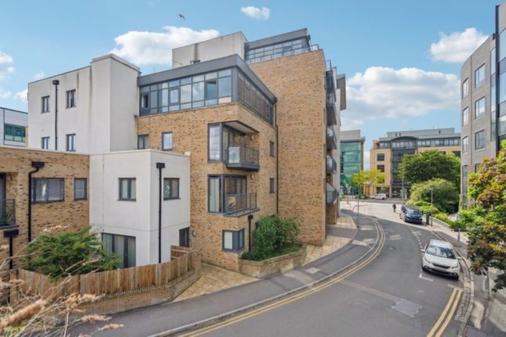 Images for Gartlet Road, Watford EAID:B14611B BID:ABACUSESTATES5