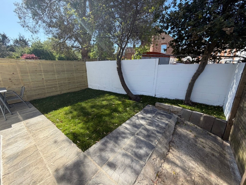 Images for Welldon Crescent, Harrow, London EAID:B14611B BID:ABACUSESTATES5