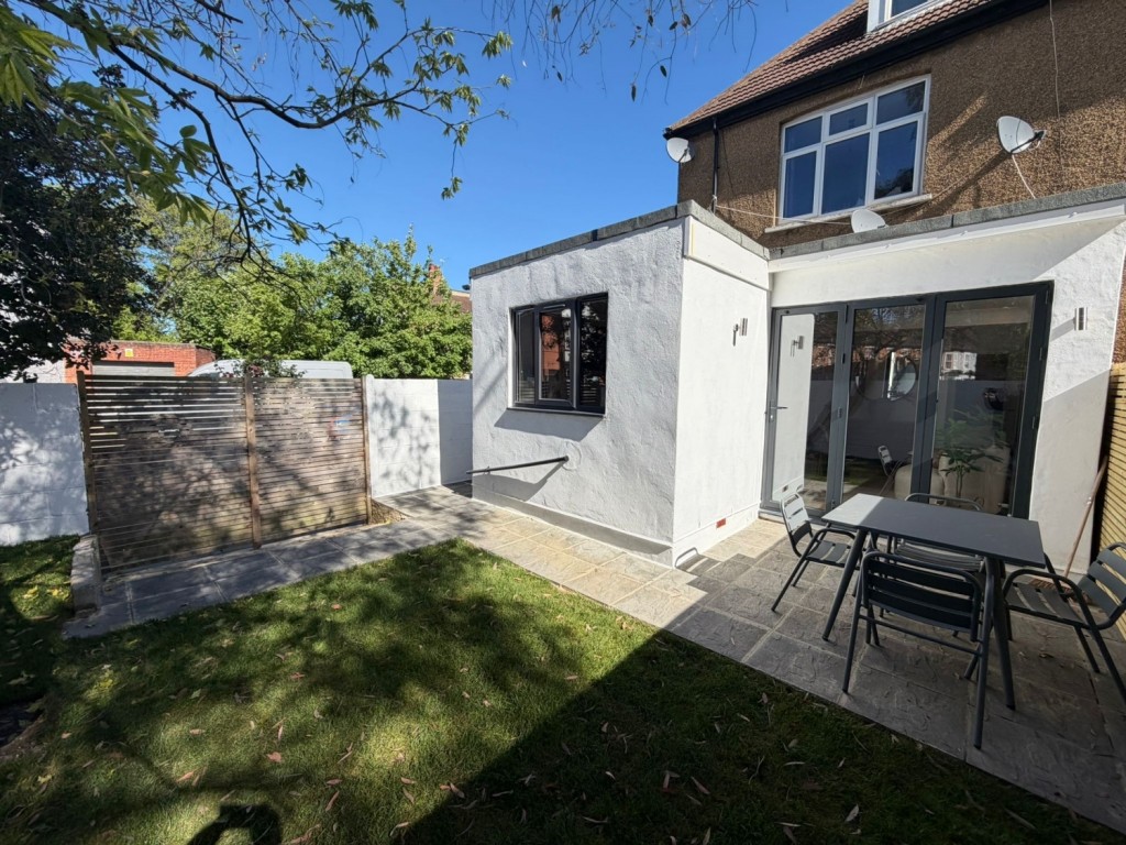 Images for Welldon Crescent, Harrow, London EAID:B14611B BID:ABACUSESTATES5