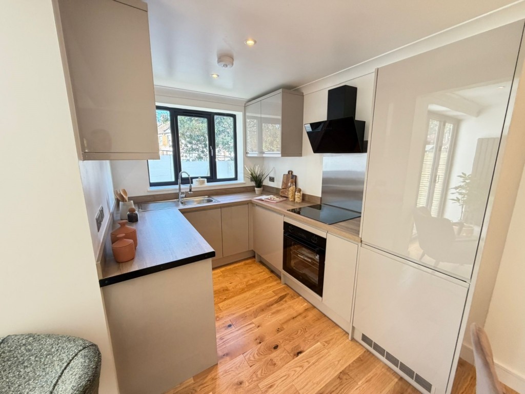 Images for Welldon Crescent, Harrow, London EAID:B14611B BID:ABACUSESTATES5