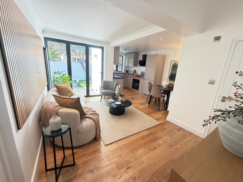 Images for Welldon Crescent, Harrow, London EAID:B14611B BID:ABACUSESTATES5