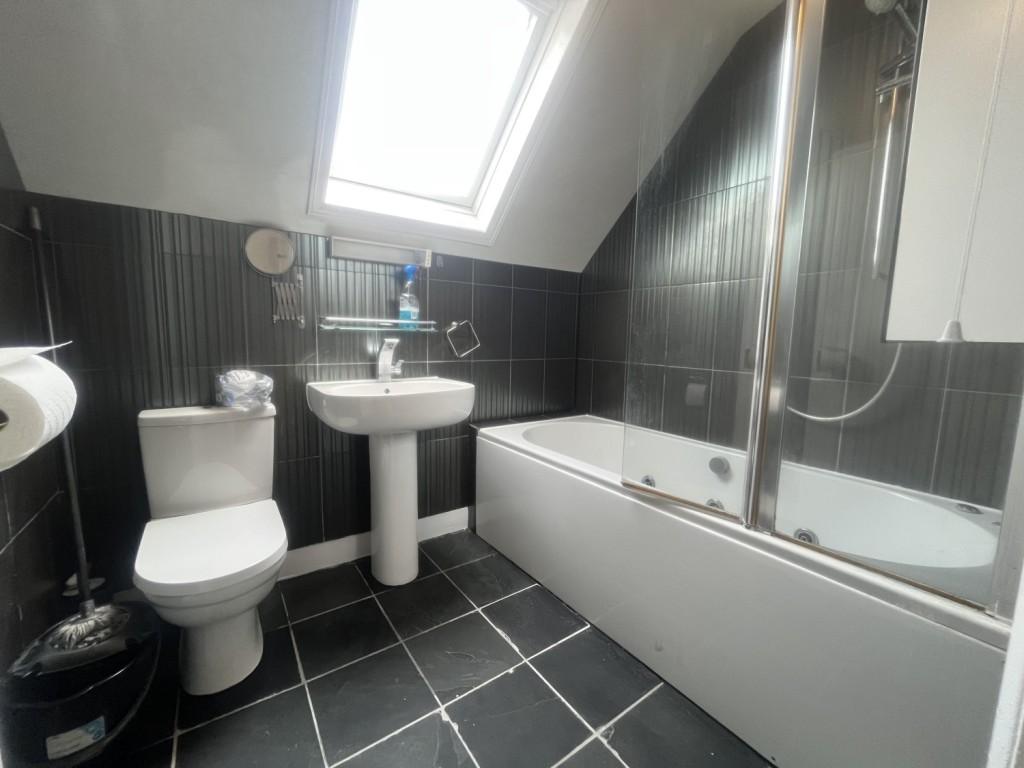 Images for Welldon Crescent, Harrow, London EAID:B14611B BID:ABACUSESTATES5